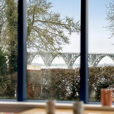 2 Bedroom Beautiful In