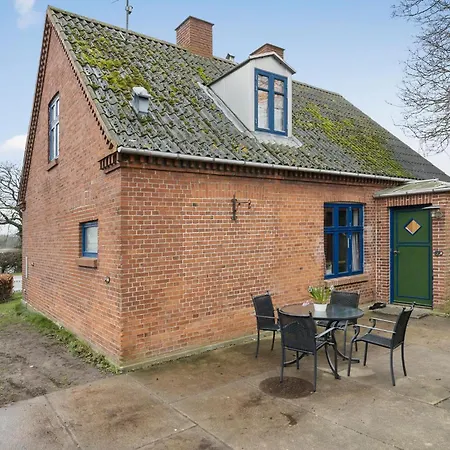 بيت للعطل 2 Bedroom Beautiful In